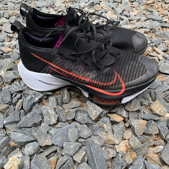 Size 9.5 - Nike Air Zoom Tempo Next Percent Flyknit Black Red Running shoes - Picture 1 of 8